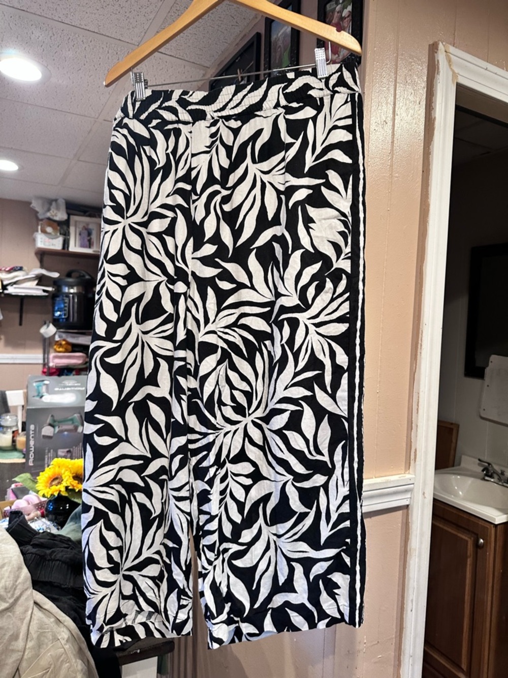 Style & Co. Black and White Leaf-Print Wide-Leg Pants
